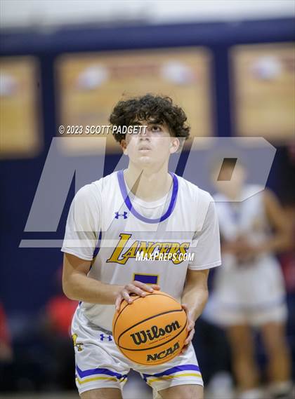 Thumbnail 2 in Linfield Christian vs. Bishop Amat photogallery.
