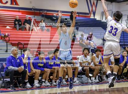 Thumbnail 3 in Linfield Christian vs. Bishop Amat photogallery.