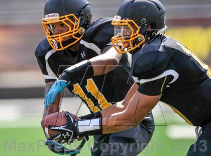 Thumbnail 2 in St. Frances Academy vs. Friendship Collegiate Academy (Brothers In Arms Classic) photogallery.