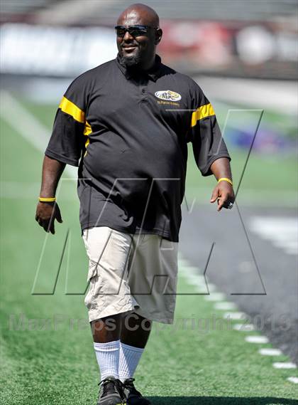 Thumbnail 1 in St. Frances Academy vs. Friendship Collegiate Academy (Brothers In Arms Classic) photogallery.