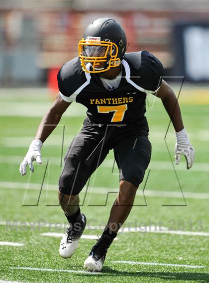 Thumbnail 2 in St. Frances Academy vs. Friendship Collegiate Academy (Brothers In Arms Classic) photogallery.