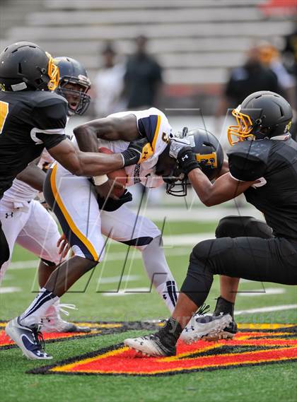 Thumbnail 2 in St. Frances Academy vs. Friendship Collegiate Academy (Brothers In Arms Classic) photogallery.