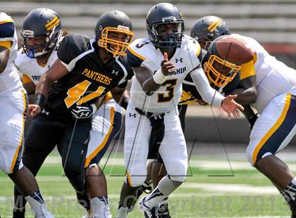 Thumbnail 2 in St. Frances Academy vs. Friendship Collegiate Academy (Brothers In Arms Classic) photogallery.