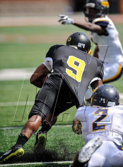 Thumbnail 1 in St. Frances Academy vs. Friendship Collegiate Academy (Brothers In Arms Classic) photogallery.