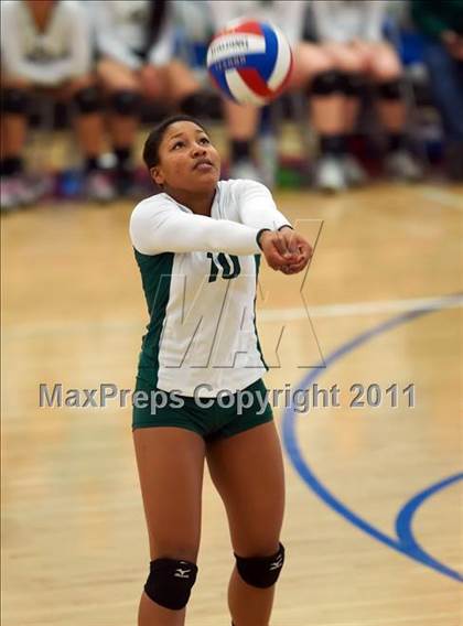Thumbnail 2 in St. Ignatius vs. Sacred Heart Cathedral (CIF CCS D3 Final) photogallery.