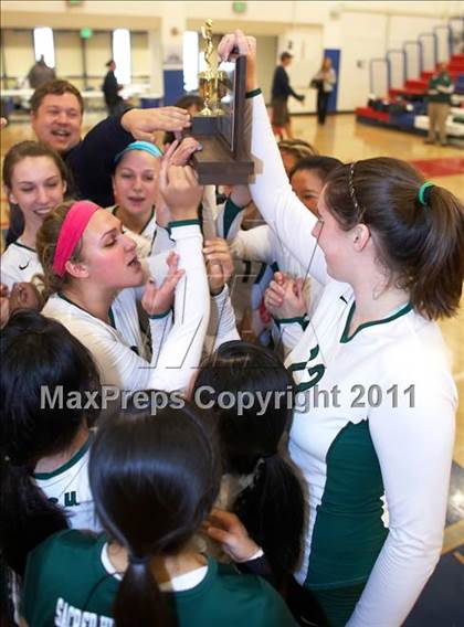Thumbnail 3 in St. Ignatius vs. Sacred Heart Cathedral (CIF CCS D3 Final) photogallery.