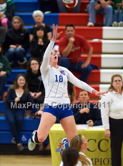 Thumbnail 2 in St. Ignatius vs. Sacred Heart Cathedral (CIF CCS D3 Final) photogallery.