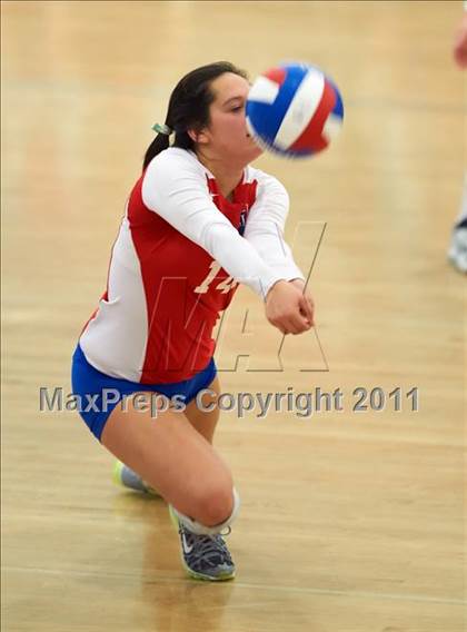 Thumbnail 2 in St. Ignatius vs. Sacred Heart Cathedral (CIF CCS D3 Final) photogallery.