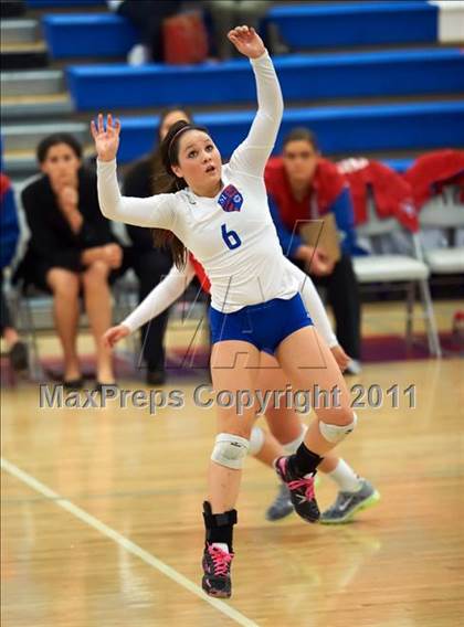 Thumbnail 2 in St. Ignatius vs. Sacred Heart Cathedral (CIF CCS D3 Final) photogallery.
