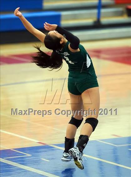 Thumbnail 3 in St. Ignatius vs. Sacred Heart Cathedral (CIF CCS D3 Final) photogallery.