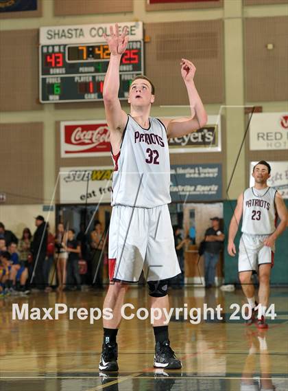 Thumbnail 2 in Mt. Shasta vs. Liberty Christian (CIF NS D5 Final) photogallery.