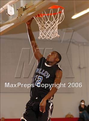 Thumbnail 2 in Valley vs. Encina (Cordova Christmas Classic) photogallery.