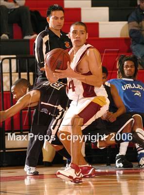 Thumbnail 2 in Valley vs. Encina (Cordova Christmas Classic) photogallery.