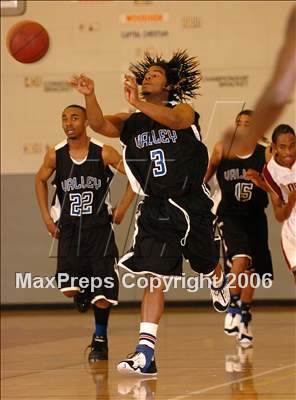 Thumbnail 3 in Valley vs. Encina (Cordova Christmas Classic) photogallery.