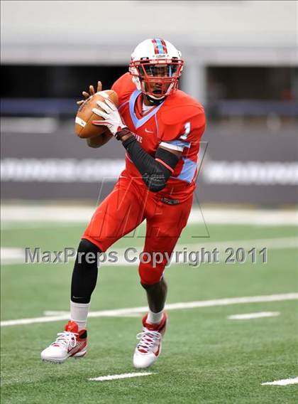 Thumbnail 3 in Cocoa vs. Skyline (Kirk Herbstreit National Kickoff Classic) photogallery.