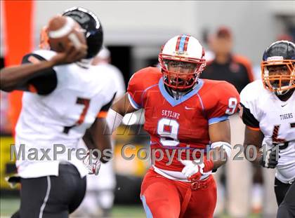 Thumbnail 3 in Cocoa vs. Skyline (Kirk Herbstreit National Kickoff Classic) photogallery.