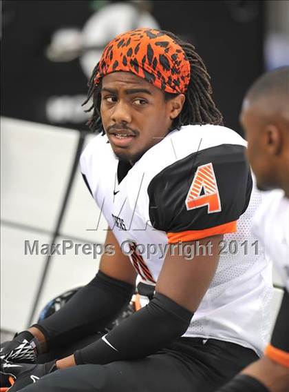 Thumbnail 1 in Cocoa vs. Skyline (Kirk Herbstreit National Kickoff Classic) photogallery.
