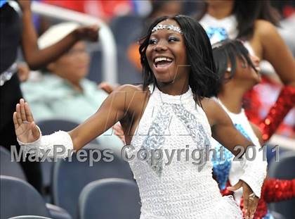 Thumbnail 1 in Cocoa vs. Skyline (Kirk Herbstreit National Kickoff Classic) photogallery.