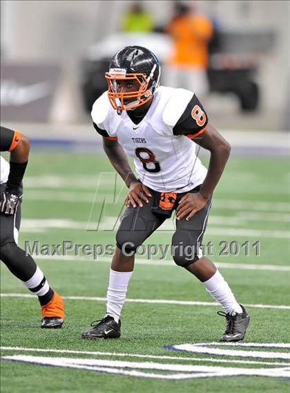 Thumbnail 3 in Cocoa vs. Skyline (Kirk Herbstreit National Kickoff Classic) photogallery.