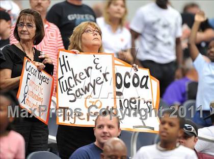 Thumbnail 1 in Cocoa vs. Skyline (Kirk Herbstreit National Kickoff Classic) photogallery.