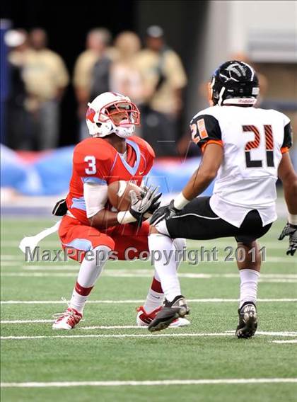 Thumbnail 3 in Cocoa vs. Skyline (Kirk Herbstreit National Kickoff Classic) photogallery.