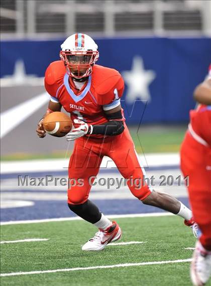 Thumbnail 3 in Cocoa vs. Skyline (Kirk Herbstreit National Kickoff Classic) photogallery.