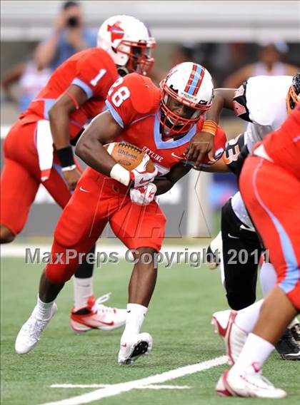 Thumbnail 2 in Cocoa vs. Skyline (Kirk Herbstreit National Kickoff Classic) photogallery.
