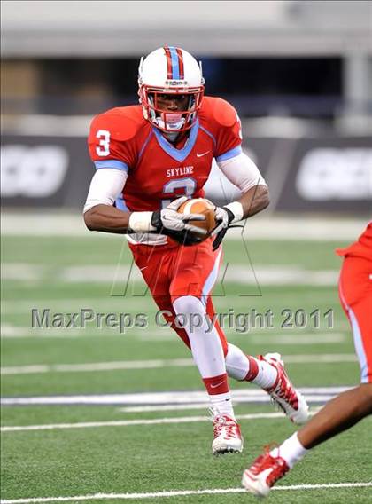Thumbnail 2 in Cocoa vs. Skyline (Kirk Herbstreit National Kickoff Classic) photogallery.