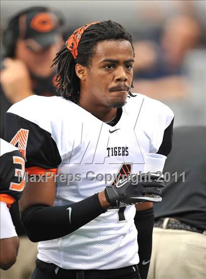 Thumbnail 2 in Cocoa vs. Skyline (Kirk Herbstreit National Kickoff Classic) photogallery.