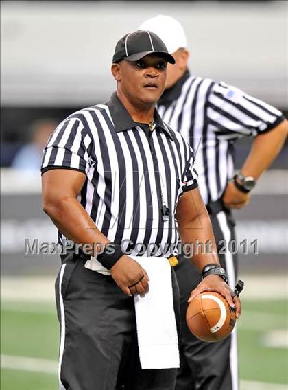 Thumbnail 3 in Cocoa vs. Skyline (Kirk Herbstreit National Kickoff Classic) photogallery.