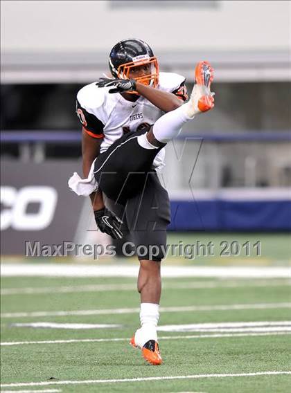 Thumbnail 3 in Cocoa vs. Skyline (Kirk Herbstreit National Kickoff Classic) photogallery.