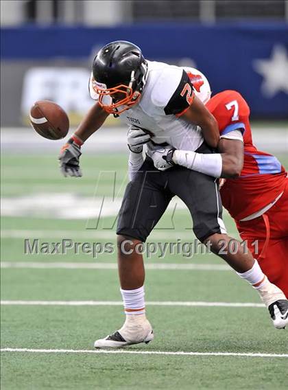 Thumbnail 2 in Cocoa vs. Skyline (Kirk Herbstreit National Kickoff Classic) photogallery.