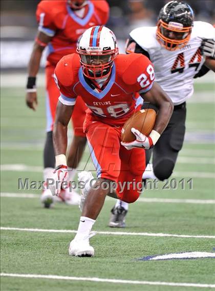 Thumbnail 2 in Cocoa vs. Skyline (Kirk Herbstreit National Kickoff Classic) photogallery.