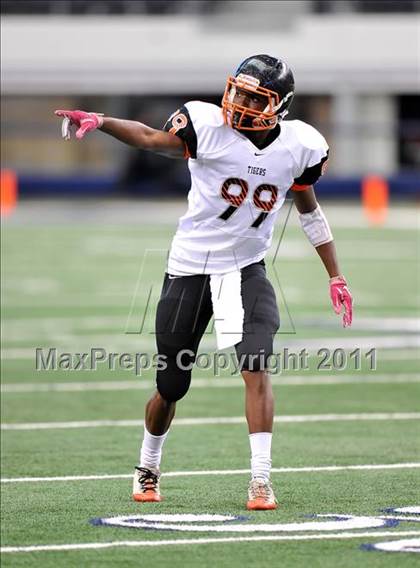 Thumbnail 2 in Cocoa vs. Skyline (Kirk Herbstreit National Kickoff Classic) photogallery.