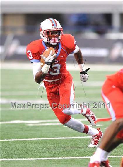 Thumbnail 3 in Cocoa vs. Skyline (Kirk Herbstreit National Kickoff Classic) photogallery.