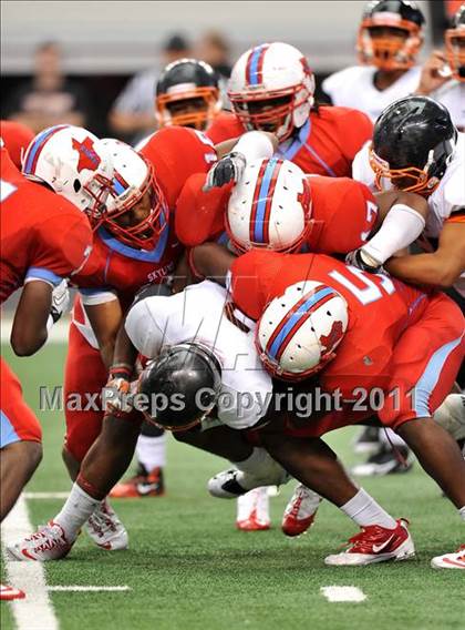 Thumbnail 3 in Cocoa vs. Skyline (Kirk Herbstreit National Kickoff Classic) photogallery.