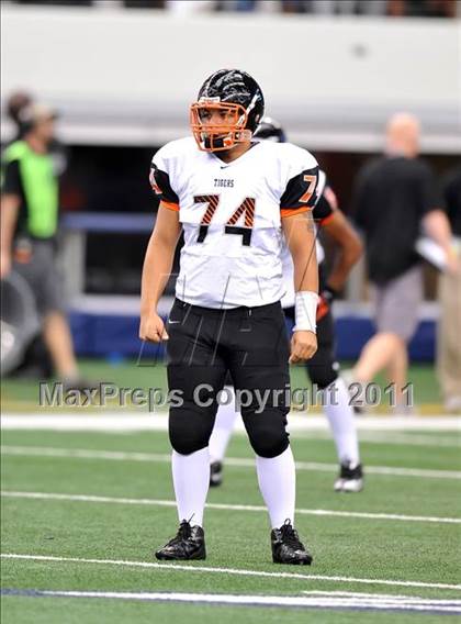 Thumbnail 2 in Cocoa vs. Skyline (Kirk Herbstreit National Kickoff Classic) photogallery.