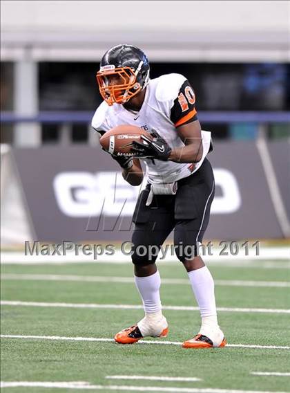 Thumbnail 3 in Cocoa vs. Skyline (Kirk Herbstreit National Kickoff Classic) photogallery.