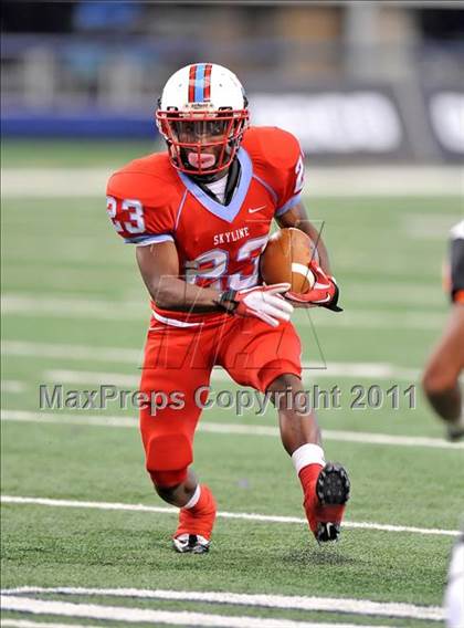 Thumbnail 3 in Cocoa vs. Skyline (Kirk Herbstreit National Kickoff Classic) photogallery.