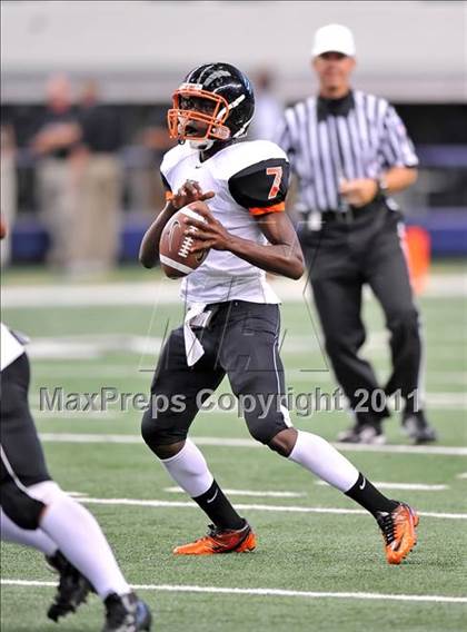 Thumbnail 3 in Cocoa vs. Skyline (Kirk Herbstreit National Kickoff Classic) photogallery.