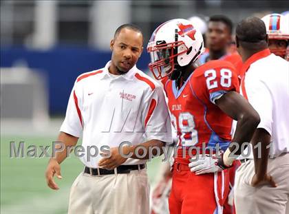 Thumbnail 1 in Cocoa vs. Skyline (Kirk Herbstreit National Kickoff Classic) photogallery.