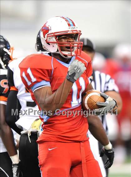 Thumbnail 3 in Cocoa vs. Skyline (Kirk Herbstreit National Kickoff Classic) photogallery.