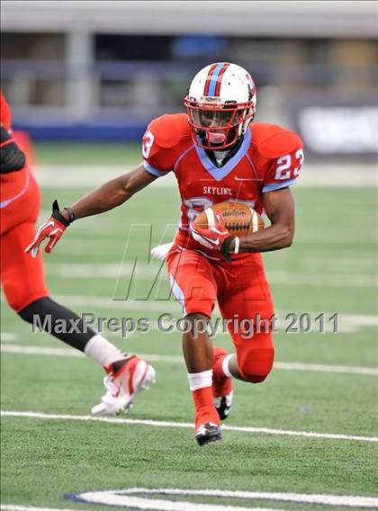 Thumbnail 2 in Cocoa vs. Skyline (Kirk Herbstreit National Kickoff Classic) photogallery.