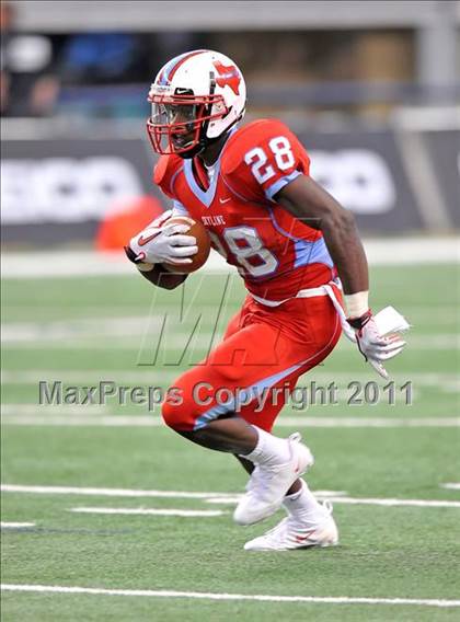 Thumbnail 3 in Cocoa vs. Skyline (Kirk Herbstreit National Kickoff Classic) photogallery.