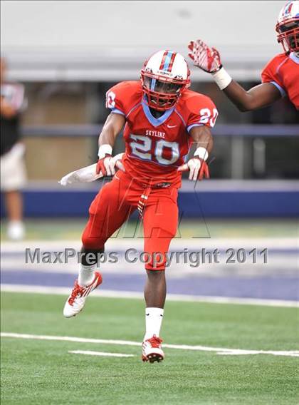 Thumbnail 3 in Cocoa vs. Skyline (Kirk Herbstreit National Kickoff Classic) photogallery.