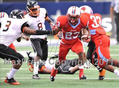 Thumbnail 1 in Cocoa vs. Skyline (Kirk Herbstreit National Kickoff Classic) photogallery.