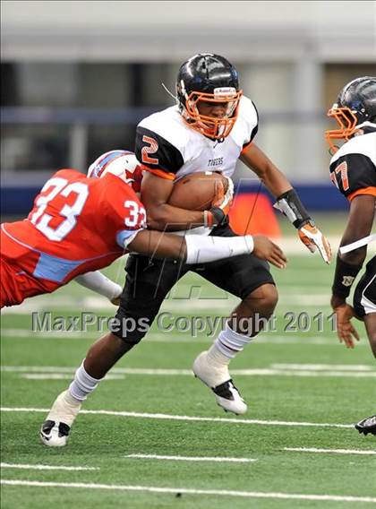 Thumbnail 2 in Cocoa vs. Skyline (Kirk Herbstreit National Kickoff Classic) photogallery.