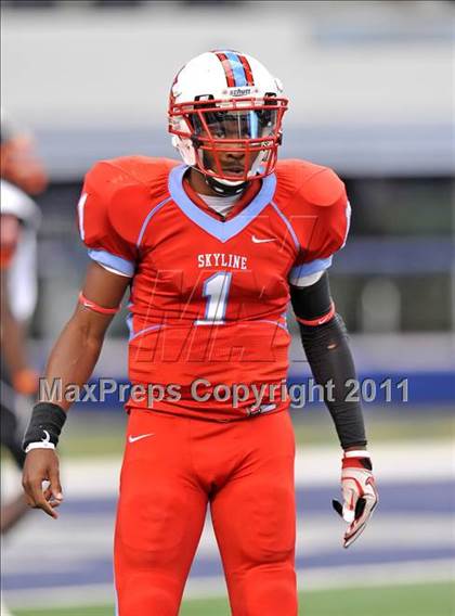 Thumbnail 2 in Cocoa vs. Skyline (Kirk Herbstreit National Kickoff Classic) photogallery.