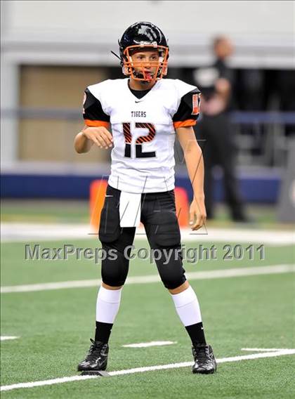 Thumbnail 1 in Cocoa vs. Skyline (Kirk Herbstreit National Kickoff Classic) photogallery.