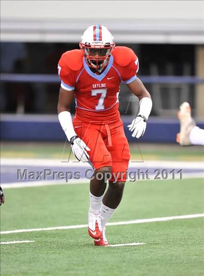 Thumbnail 3 in Cocoa vs. Skyline (Kirk Herbstreit National Kickoff Classic) photogallery.